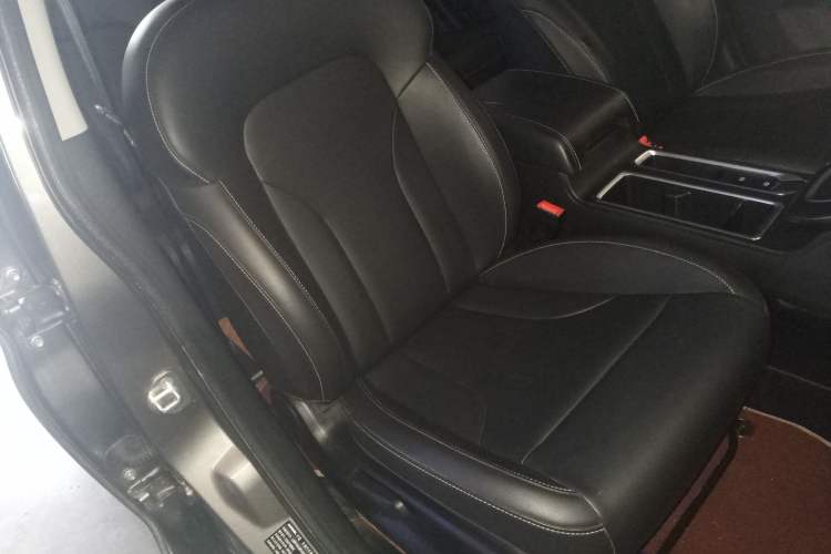 Used Haval M6 2021 PLUS 1.5T DCT Luxury Smart Connectivity Model Right Front Seat
