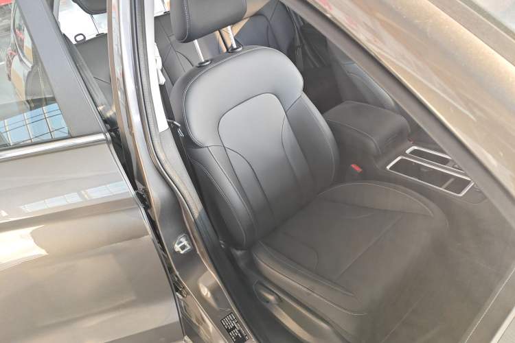 Used Haval M6 2021 PLUS 1.5T DCT Luxury Smart Connectivity Model Right Front Seat