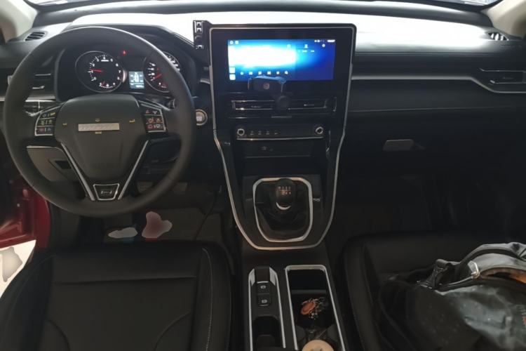 Used Haval M6 2021 PLUS 1.5T Manual Luxury Smart Connectivity Model Center Console