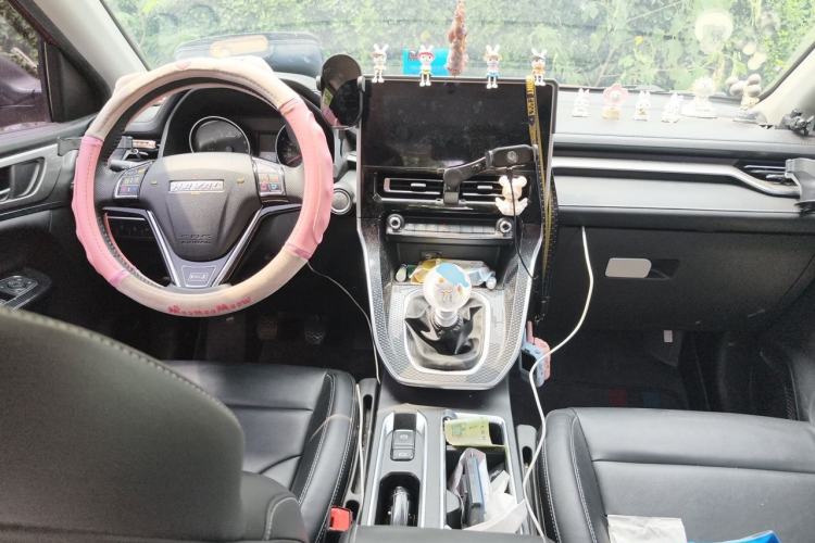 Used Haval M6 2021 PLUS 1.5T Manual Luxury Smart Connectivity Model Center Console