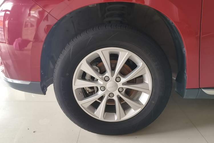 Used Haval M6 2021 PLUS 1.5T Manual Luxury Smart Connectivity Model Left Front Wheel Hub