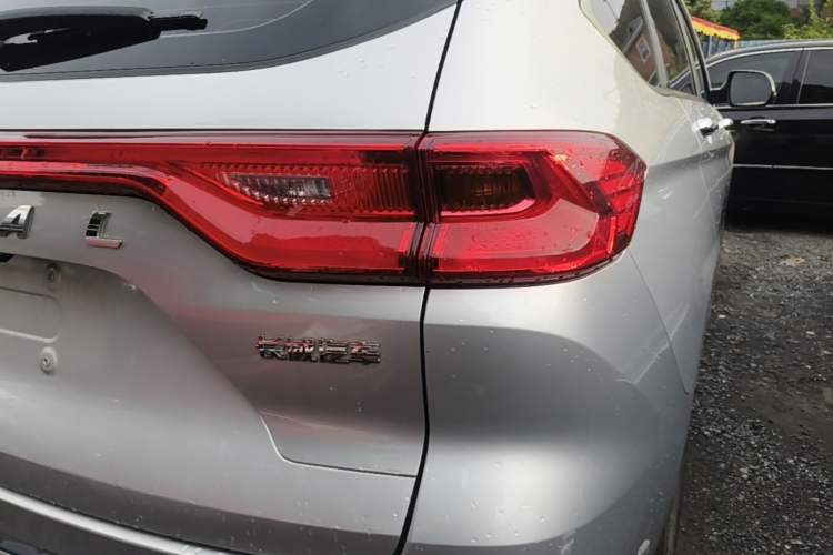 Used Haval M6 2021 PLUS 1.5T DCT Luxury Smart Connectivity Model Exterior 3