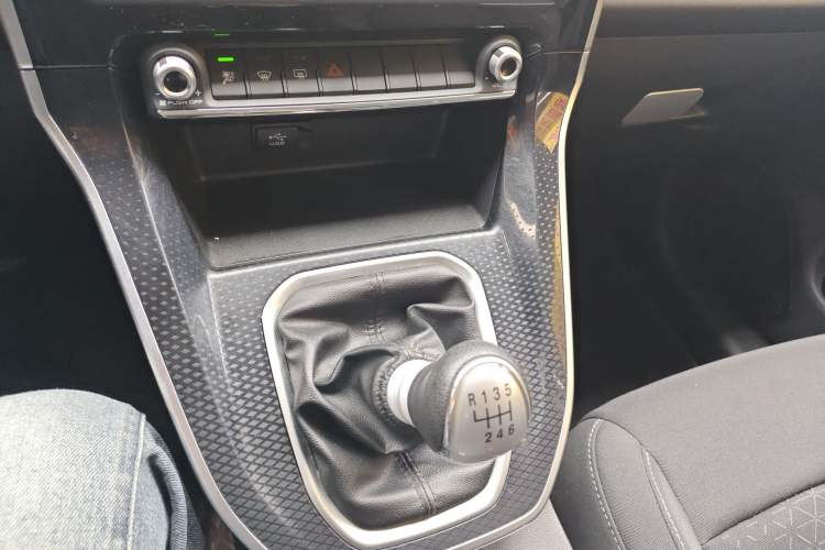Used Haval M6 2021 PLUS 1.5T Manual Elite Smart Connectivity Model Gear Lever
