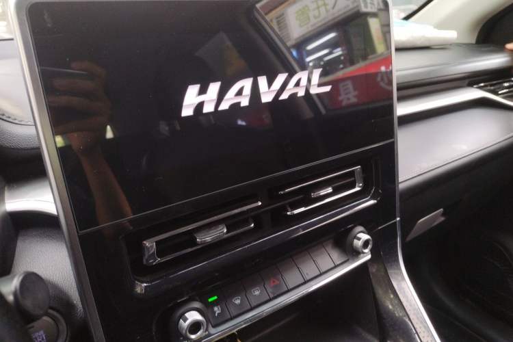 Used Haval M6 2021 PLUS 1.5T Manual Luxury Smart Connectivity Model Audio And AC Panel