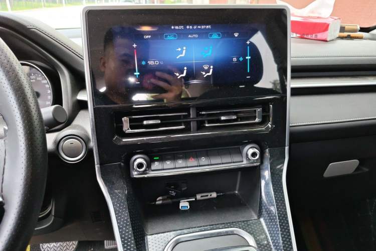 Used Haval M6 2021 PLUS 1.5T DCT Luxury Smart Connectivity Model Audio And AC Panel