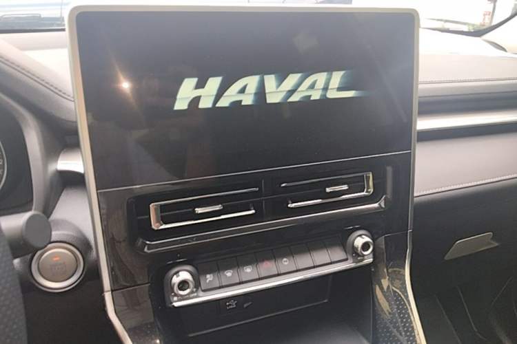 Used Haval M6 2021 PLUS 1.5T DCT Luxury Smart Connectivity Model Audio And AC Panel