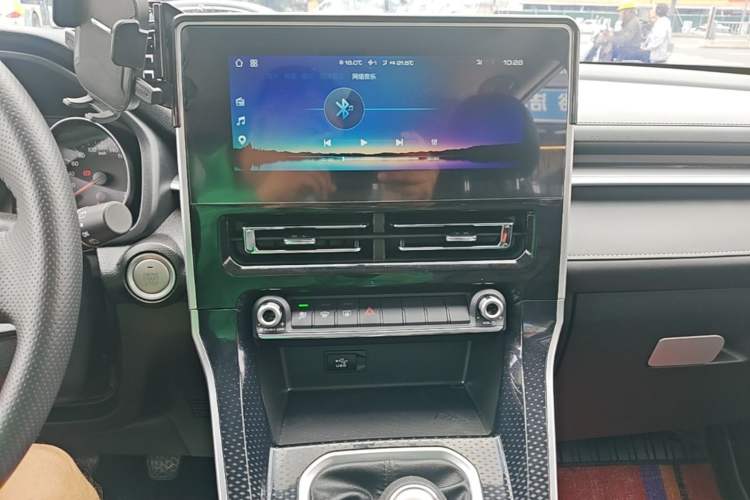 Used Haval M6 2021 PLUS 1.5T Manual Luxury Smart Connectivity Model Audio And AC Panel