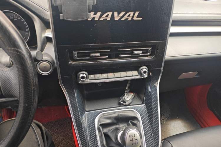 Used Haval M6 2021 PLUS 1.5T Manual Luxury Smart Connectivity Model Audio And AC Panel