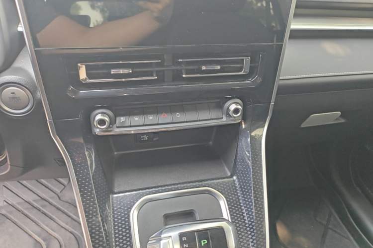 Used Haval M6 2021 PLUS 1.5T DCT Elite Smart Connectivity Model Audio And AC Panel