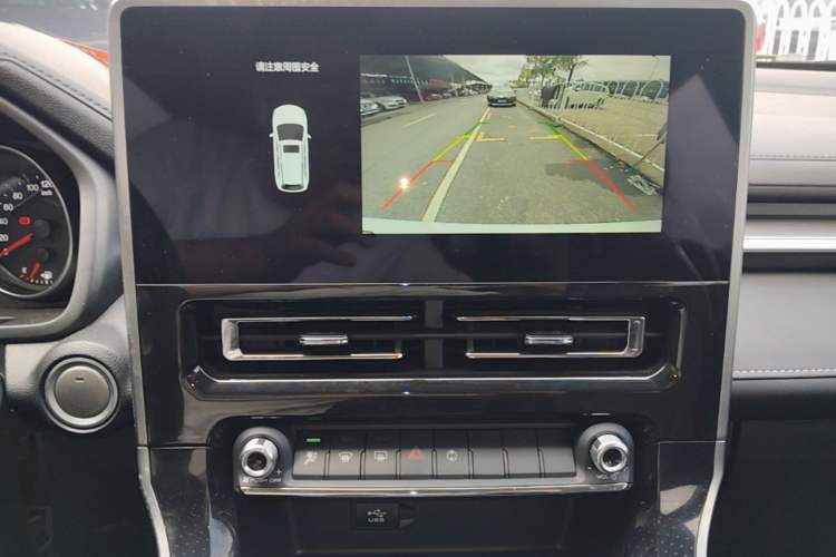 Used Haval M6 2021 PLUS 1.5T DCT Luxury Smart Connectivity Model Audio And AC Panel