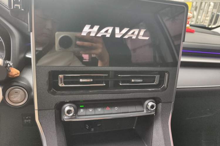 Used Haval M6 2021 PLUS 1.5T DCT Luxury Smart Connectivity Model Audio And AC Panel