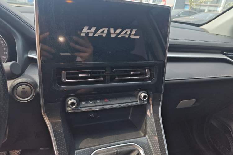 Used Haval M6 2021 PLUS 1.5T Manual Elite Smart Connectivity Model Audio And AC Panel