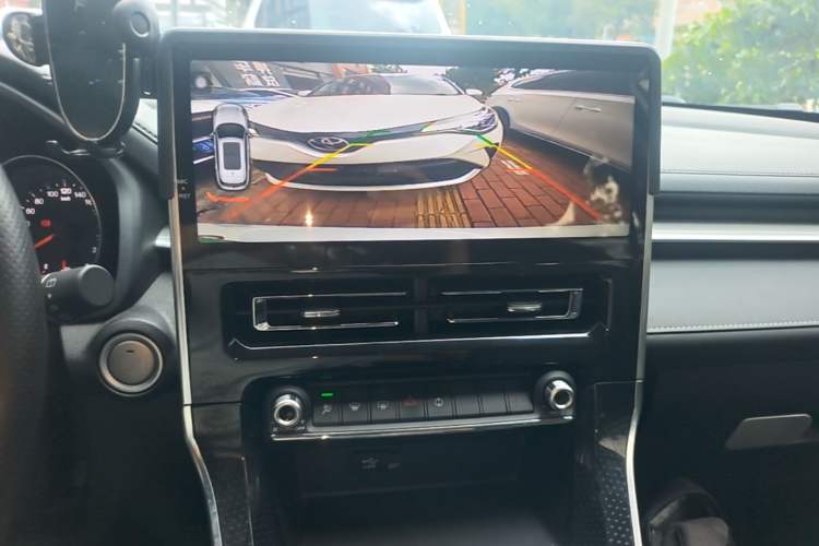 Used Haval M6 2021 PLUS 1.5T DCT Luxury Smart Connectivity Model Audio And AC Panel