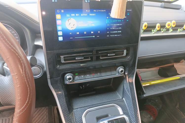 Used Haval M6 2021 PLUS 1.5T DCT Luxury Smart Connectivity Model Audio And AC Panel