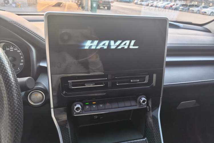 Used Haval M6 2021 PLUS 1.5T Manual Elite Smart Connectivity Model Audio And AC Panel