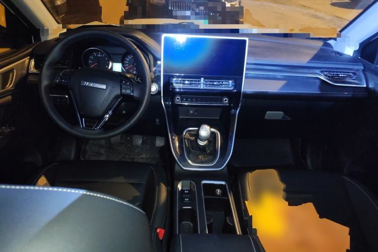 Used Haval M6 2021 PLUS 1.5T Manual Luxury Smart Connectivity Model Center Console