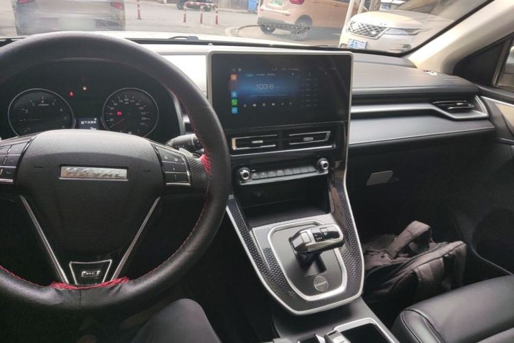 Used Haval M6 2021 PLUS 1.5T DCT Comfort Edition Center Console
