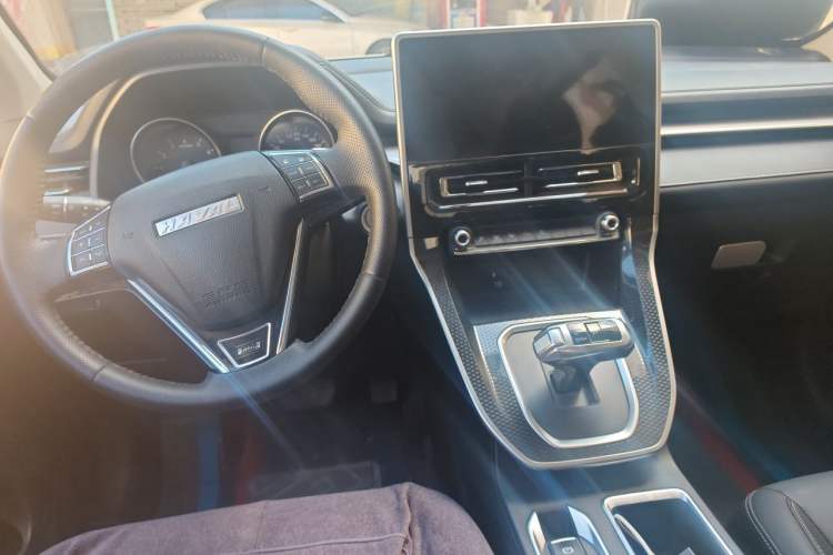 Used Haval M6 2021 PLUS 1.5T DCT Luxury Smart Connectivity Model Center Console