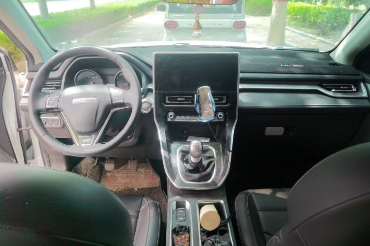 Used Haval M6 2021 PLUS 1.5T Manual Luxury Smart Connectivity Model Center Console