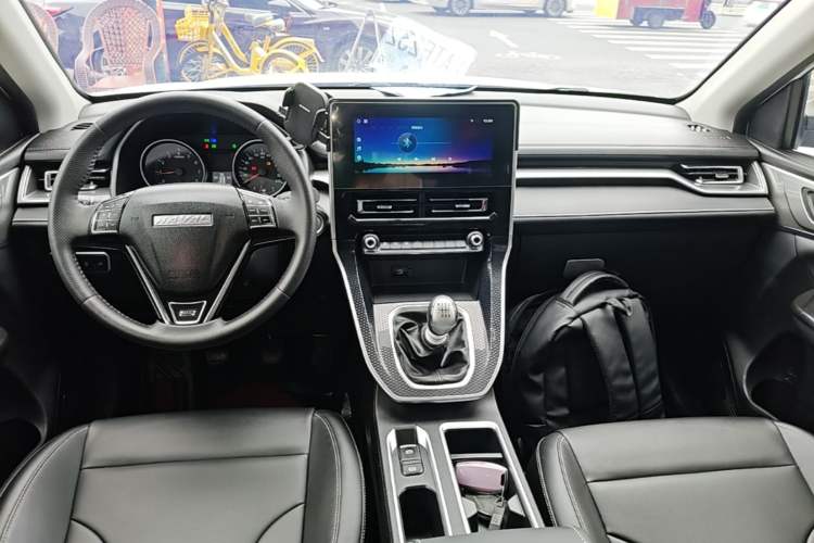 Used Haval M6 2021 PLUS 1.5T Manual Luxury Smart Connectivity Model Center Console