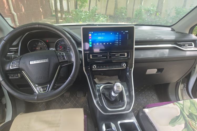Used Haval M6 2021 PLUS 1.5T Manual Elite Smart Connectivity Model Center Console
