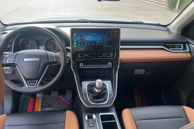 Used Haval M6 2021 PLUS 1.5T Manual Luxury Smart Connectivity Model Center Console