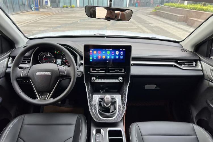 Used Haval M6 2021 PLUS 1.5T Manual Luxury Smart Connectivity Model Center Console