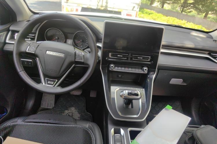 Used Haval M6 2021 PLUS 1.5T DCT Smart Enjoyment Model Center Console