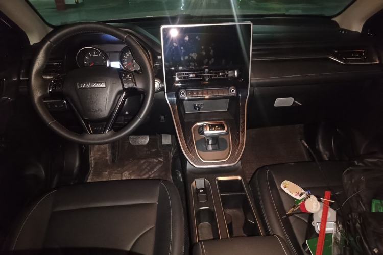 Used Haval M6 2021 PLUS 1.5T DCT Luxury Smart Connectivity Model Center Console