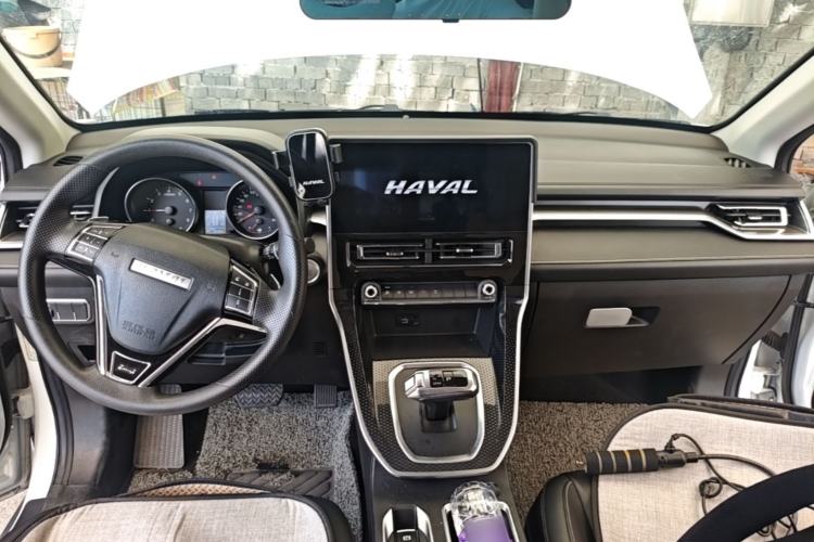 Used Haval M6 2021 PLUS 1.5T DCT Comfort Edition Center Console