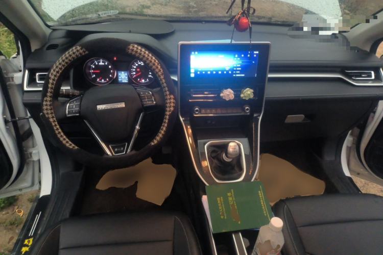 Used Haval M6 2021 PLUS 1.5T Manual Luxury Smart Connectivity Model Center Console
