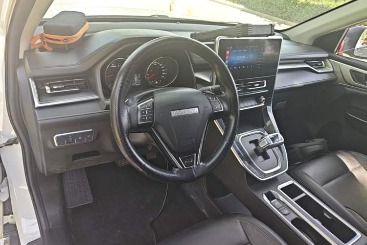 Used Haval M6 2021 PLUS 1.5T DCT Luxury Smart Connectivity Model Center Console