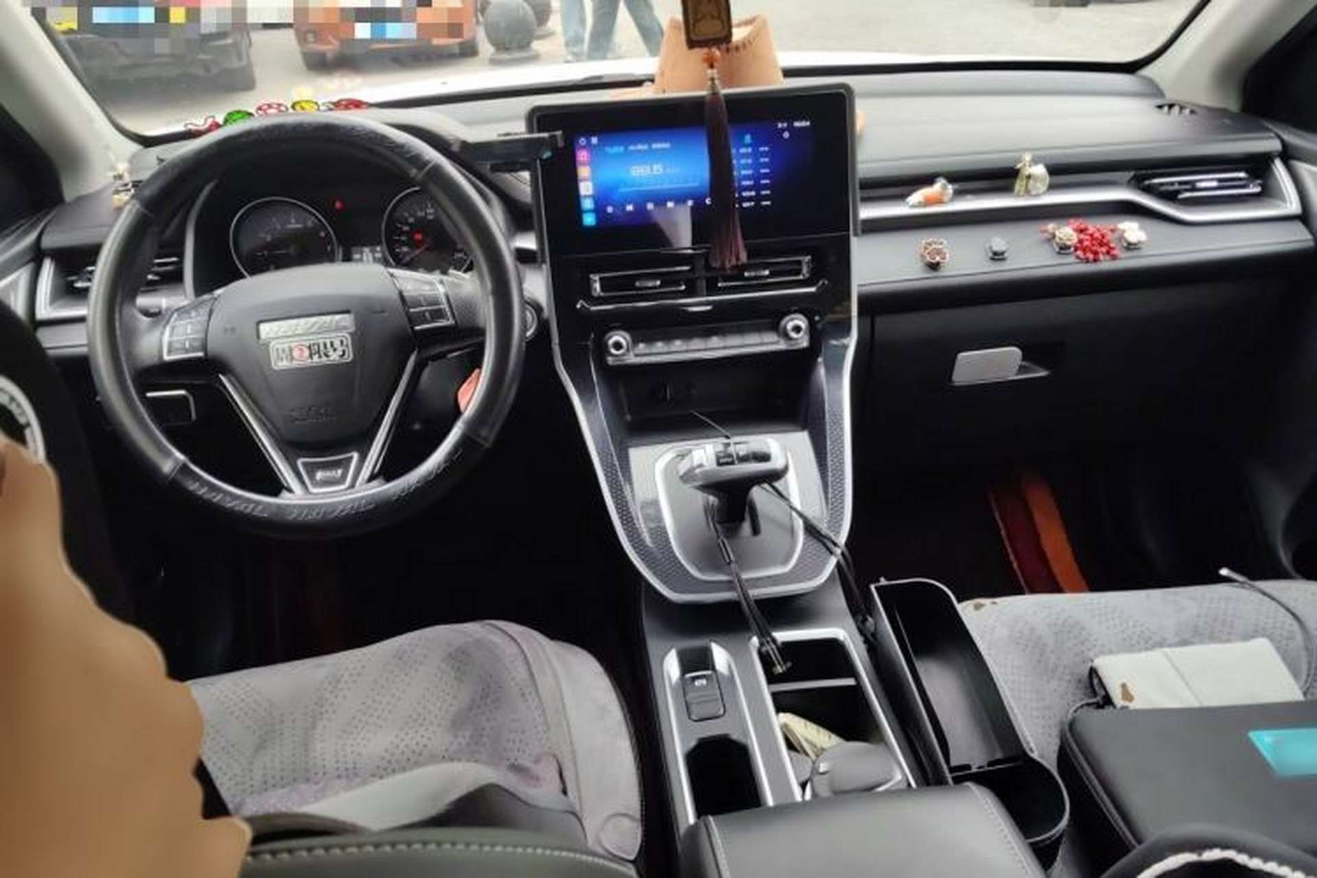 Used Haval M6 2021 PLUS 1.5T DCT Comfort Edition Center Console