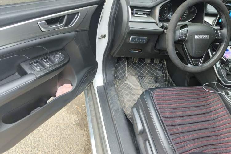 Used Haval M6 2021 PLUS 1.5T Manual Luxury Smart Connectivity Model Driver Seat