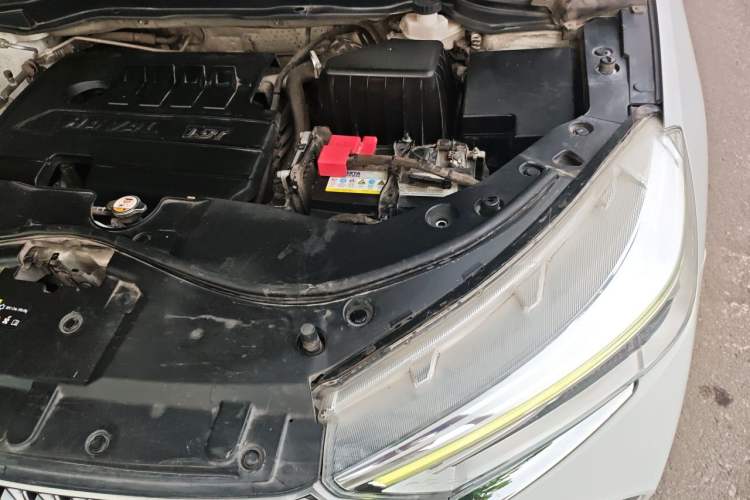 Used Haval M6 2021 PLUS 1.5T DCT Comfort Edition Engine Bay Left