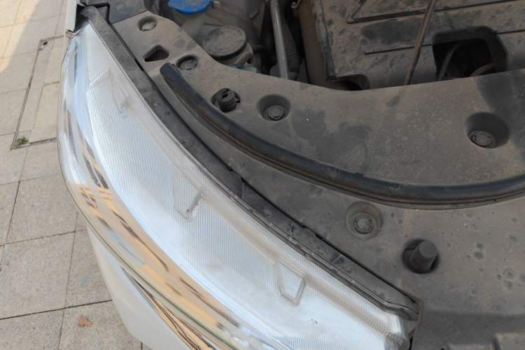 Used Haval M6 2021 PLUS 1.5T DCT Comfort Edition Engine Bay Right