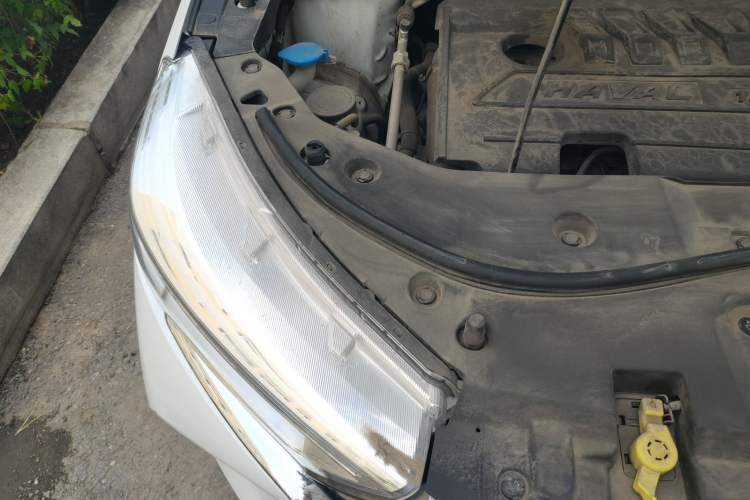 Used Haval M6 2021 PLUS 1.5T DCT Comfort Edition Engine Bay Right