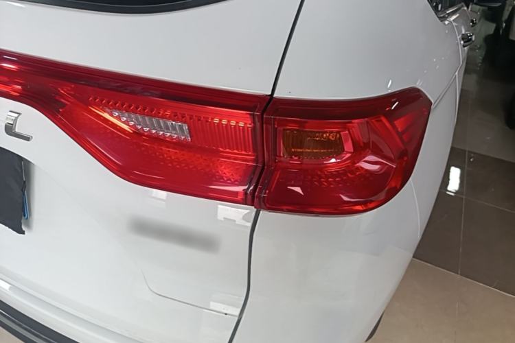Used Haval M6 2021 PLUS 1.5T DCT Luxury Smart Connectivity Model Exterior 3