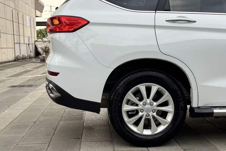 Used Haval M6 2021 PLUS 1.5T Manual Luxury Smart Connectivity Model Exterior 5