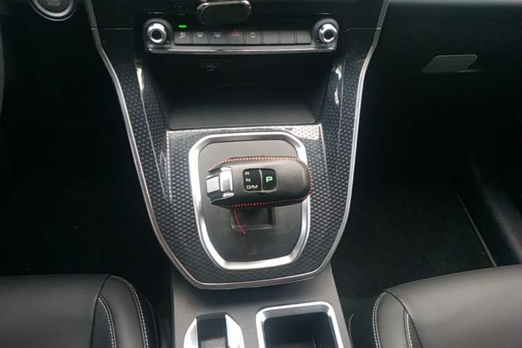 Used Haval M6 2021 PLUS 1.5T DCT Luxury Smart Connectivity Model Gear Lever