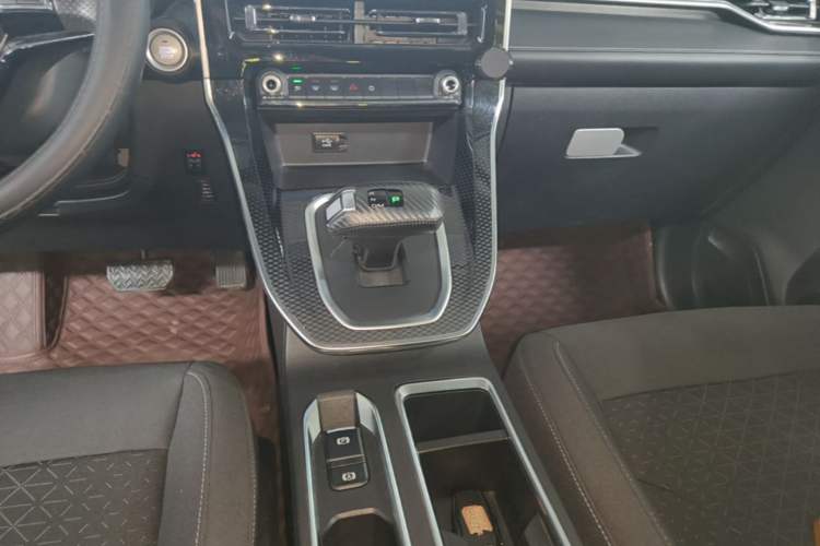 Used Haval M6 2021 PLUS 1.5T DCT Elite Smart Connectivity Model Gear Lever