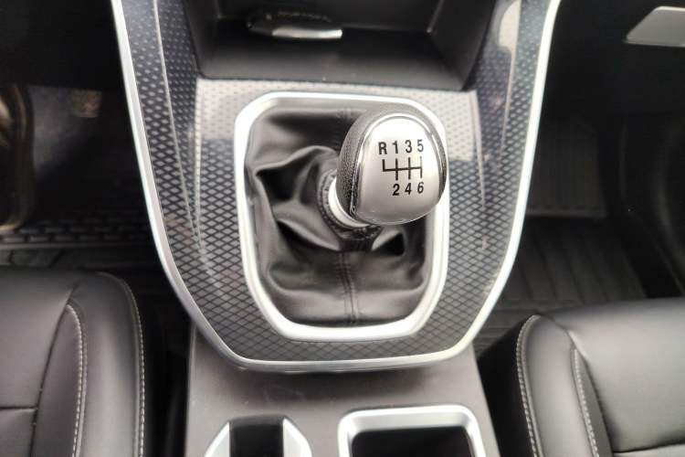 Used Haval M6 2021 PLUS 1.5T Manual Luxury Smart Connectivity Model Gear Lever
