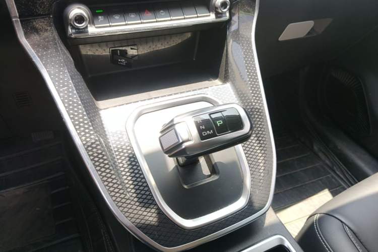 Used Haval M6 2021 PLUS 1.5T DCT Luxury Smart Connectivity Model Gear Lever