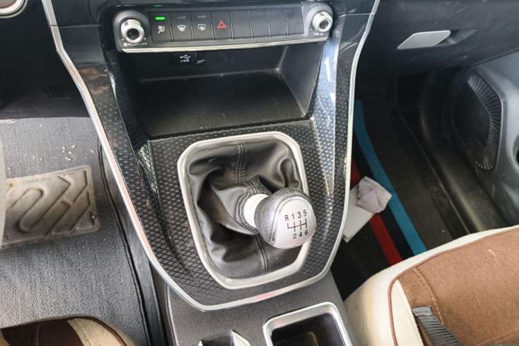 Used Haval M6 2021 PLUS 1.5T Manual Luxury Smart Connectivity Model Gear Lever