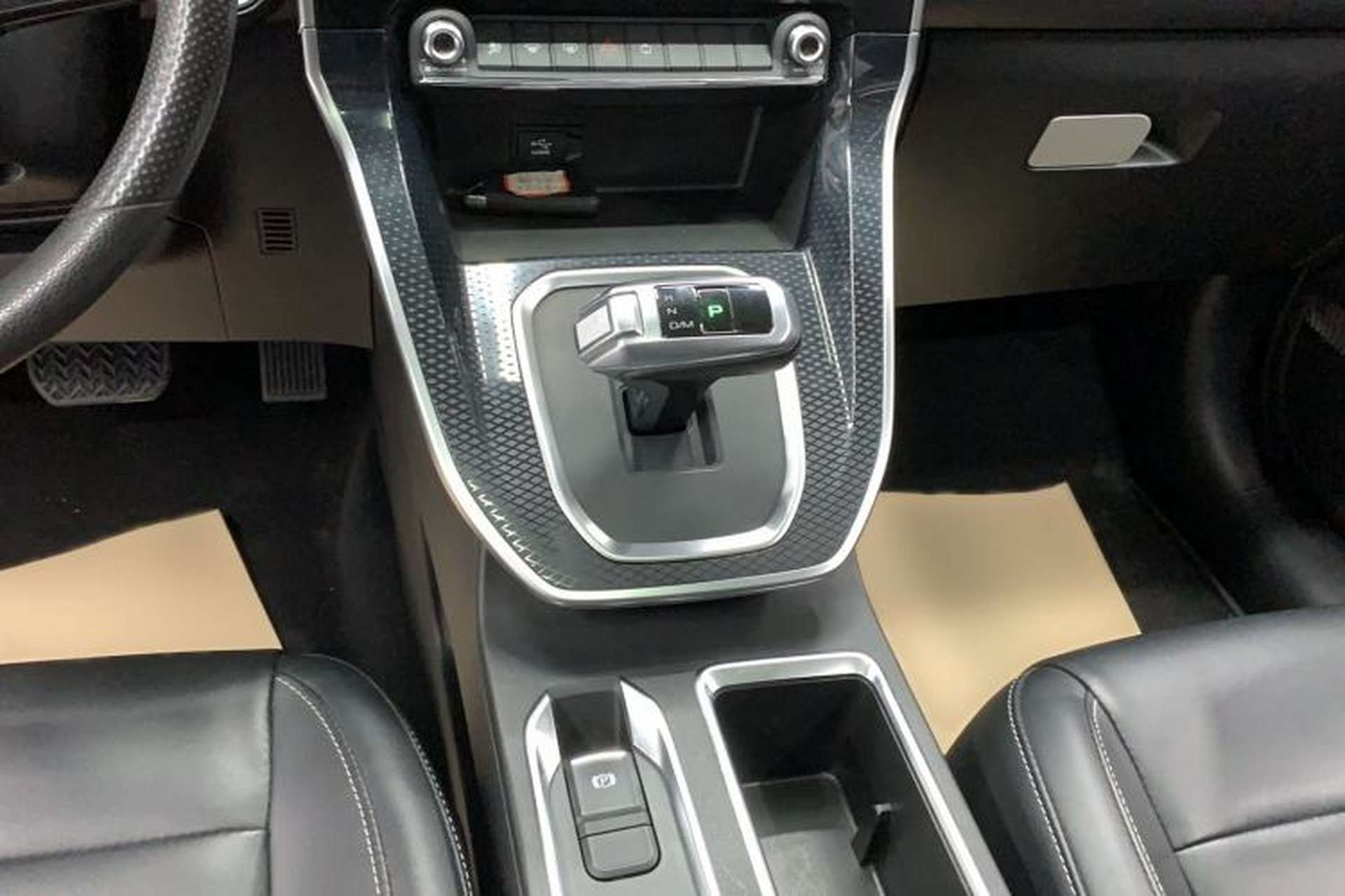 Used Haval M6 2021 PLUS 1.5T DCT Comfort Edition Gear Lever