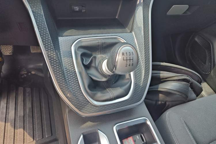 Used Haval M6 2021 PLUS 1.5T Manual Elite Smart Connectivity Model Gear Lever