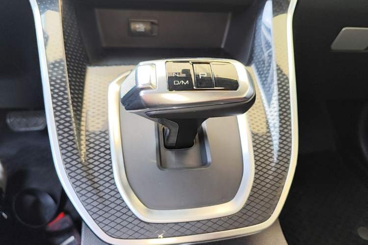 Used Haval M6 2021 PLUS 1.5T DCT Luxury Smart Connectivity Model Gear Lever