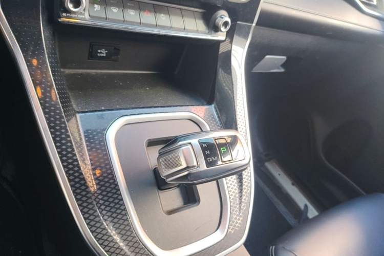 Used Haval M6 2021 PLUS 1.5T DCT Luxury Smart Connectivity Model Gear Lever