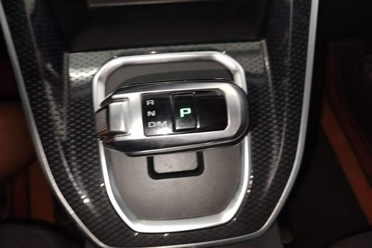 Used Haval M6 2021 PLUS 1.5T DCT Elite Smart Connectivity Model Gear Lever