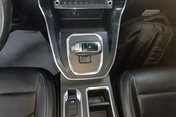 Used Haval M6 2021 PLUS 1.5T DCT Comfort Edition Gear Lever